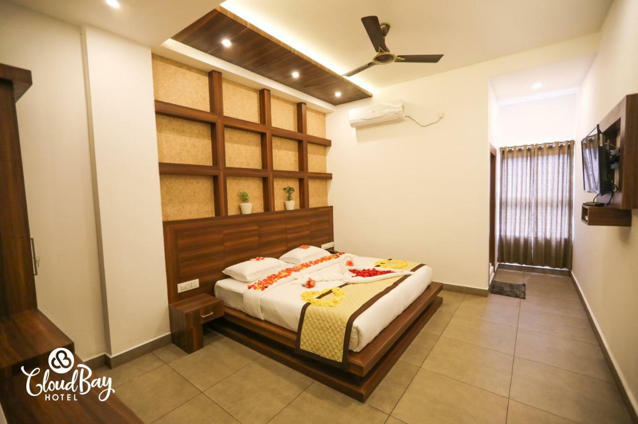 Hotel Cloudbay Kattappana Bagian luar foto